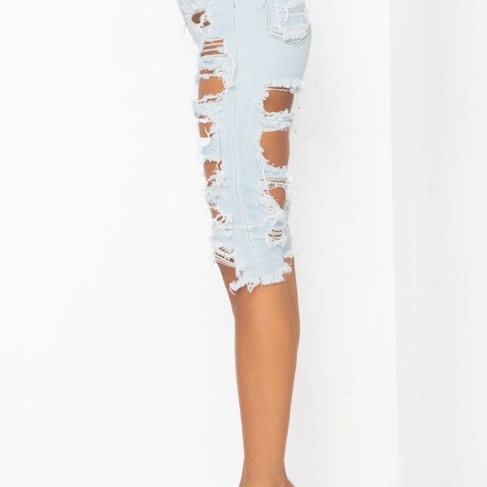 Akira RIVIERA HIGH RISE DISTRESSED DENIM SHORTS Size 5 - Picture 7 of 7